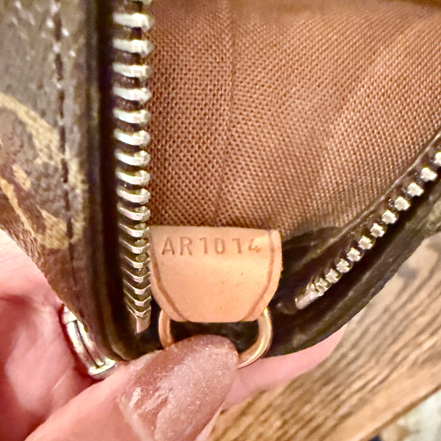 Louis Vuitton Cabas Mezzo