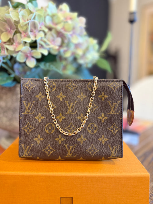 Louis Vuitton Tolietry 19