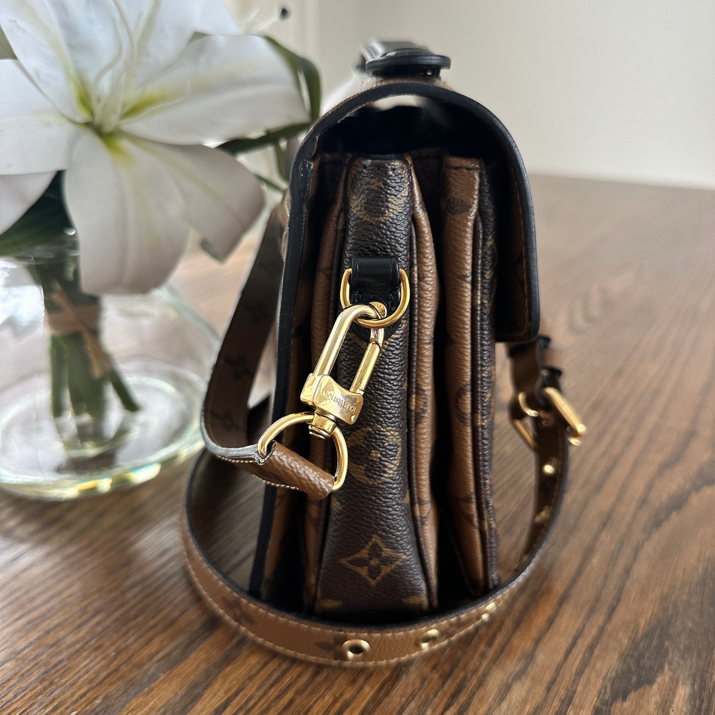 Louis Vuitton Pochette Metis Reverse