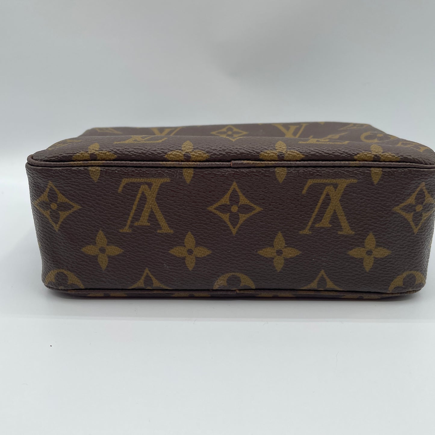 Louis Vuitton Trousse 18