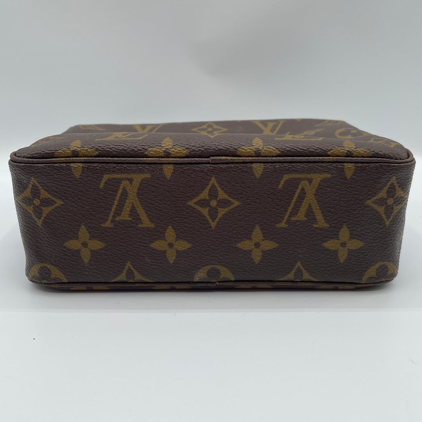Louis Vuitton Trousse 18