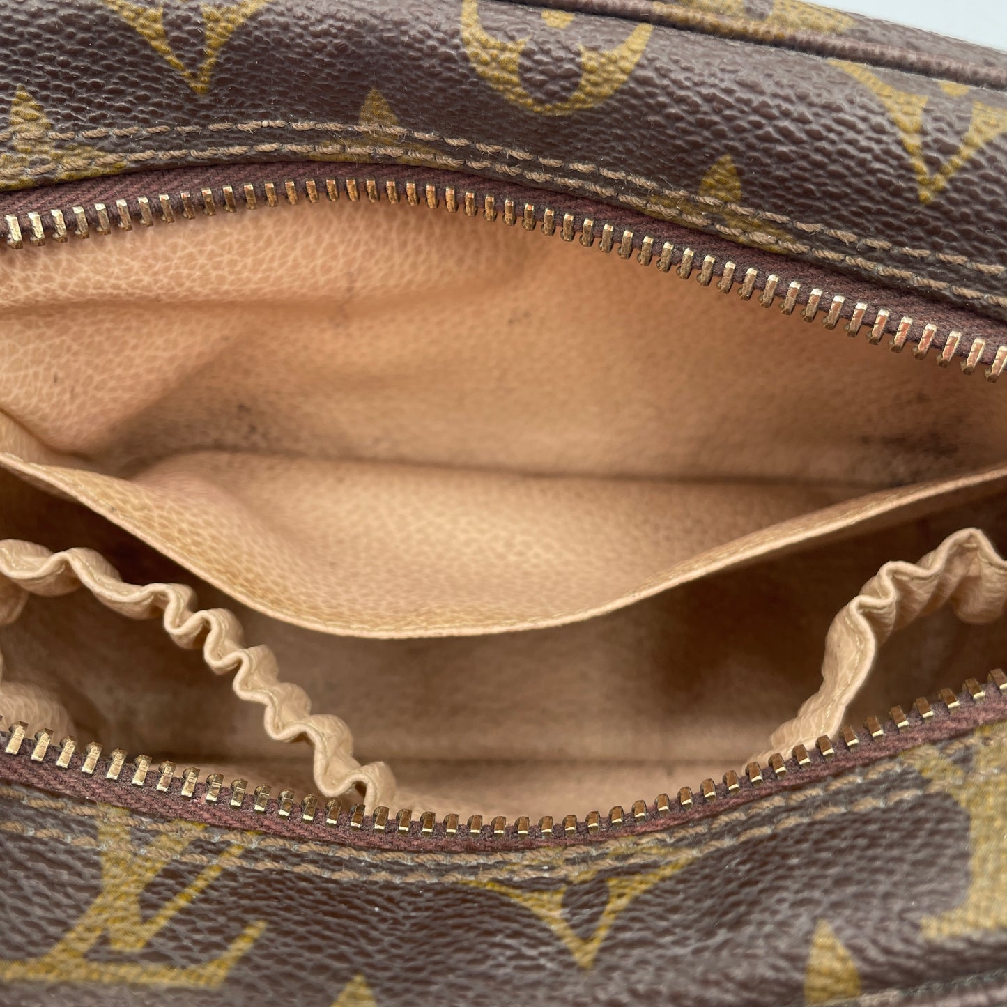 Louis Vuitton Trousse 18
