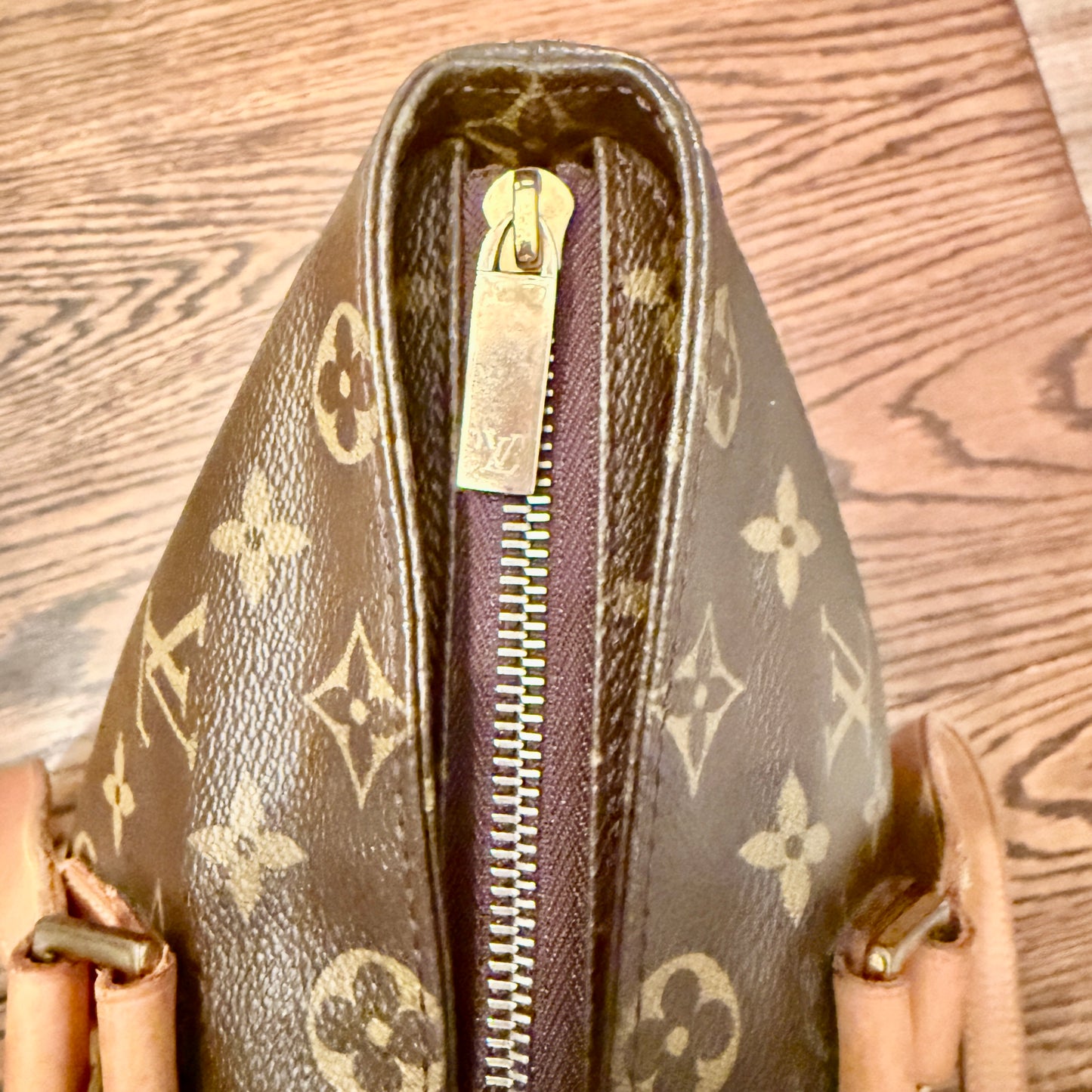 Louis Vuitton Cabas Mezzo