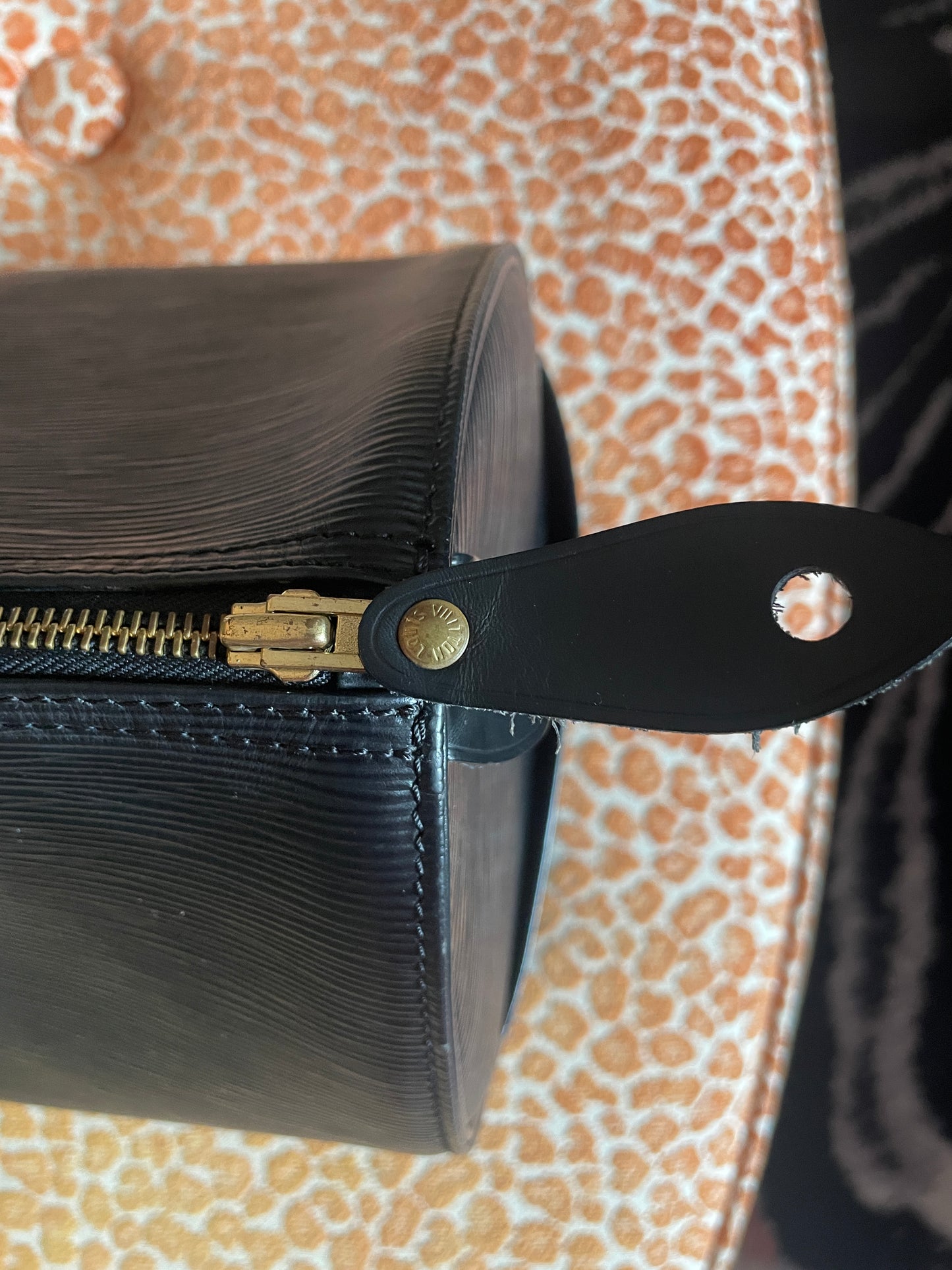 LOUIS VUITTON SPEEDY 40 BLACK EPI