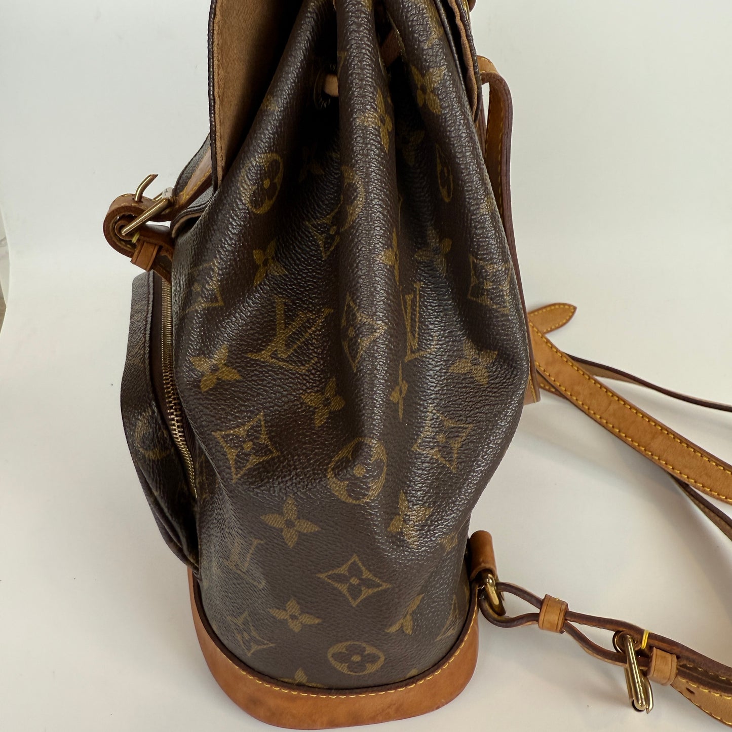 Louis Vuitton Montsouris MM