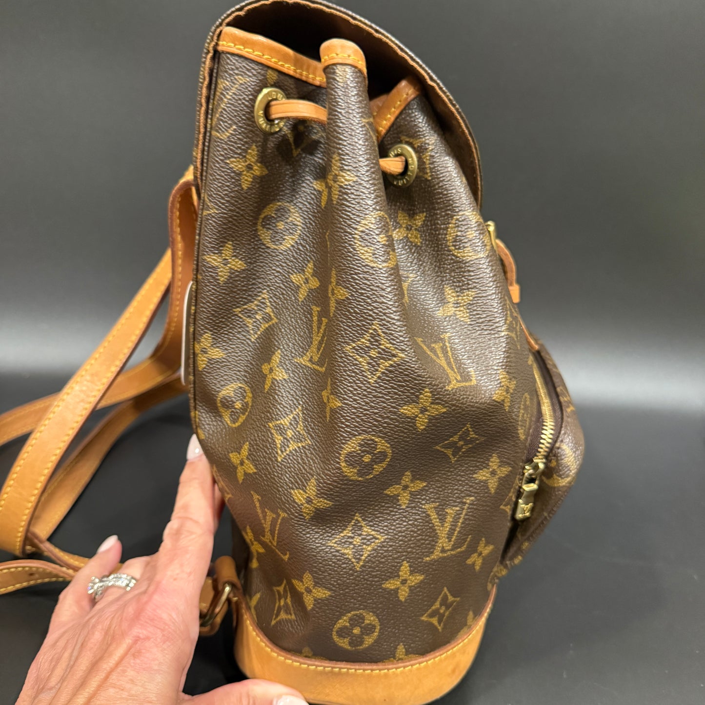 Louis Vuitton Montsouris MM