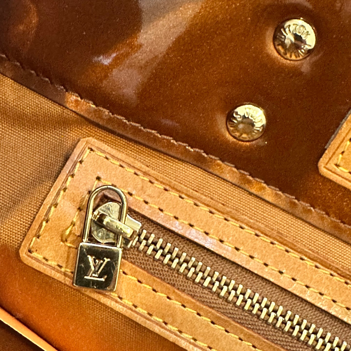 Louis Vuitton Reade