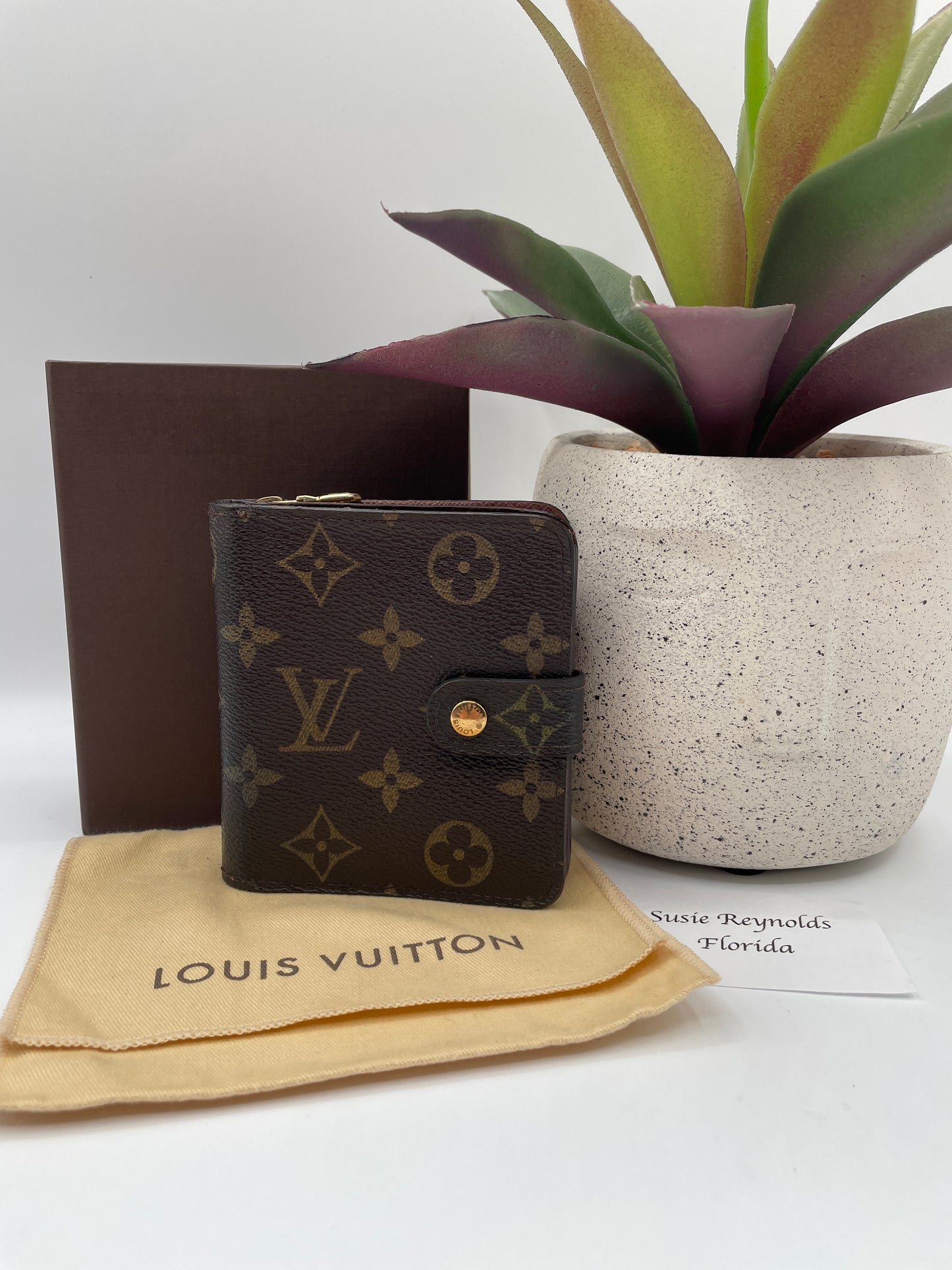 LOUIS VUITTON ZIPPE WALLET