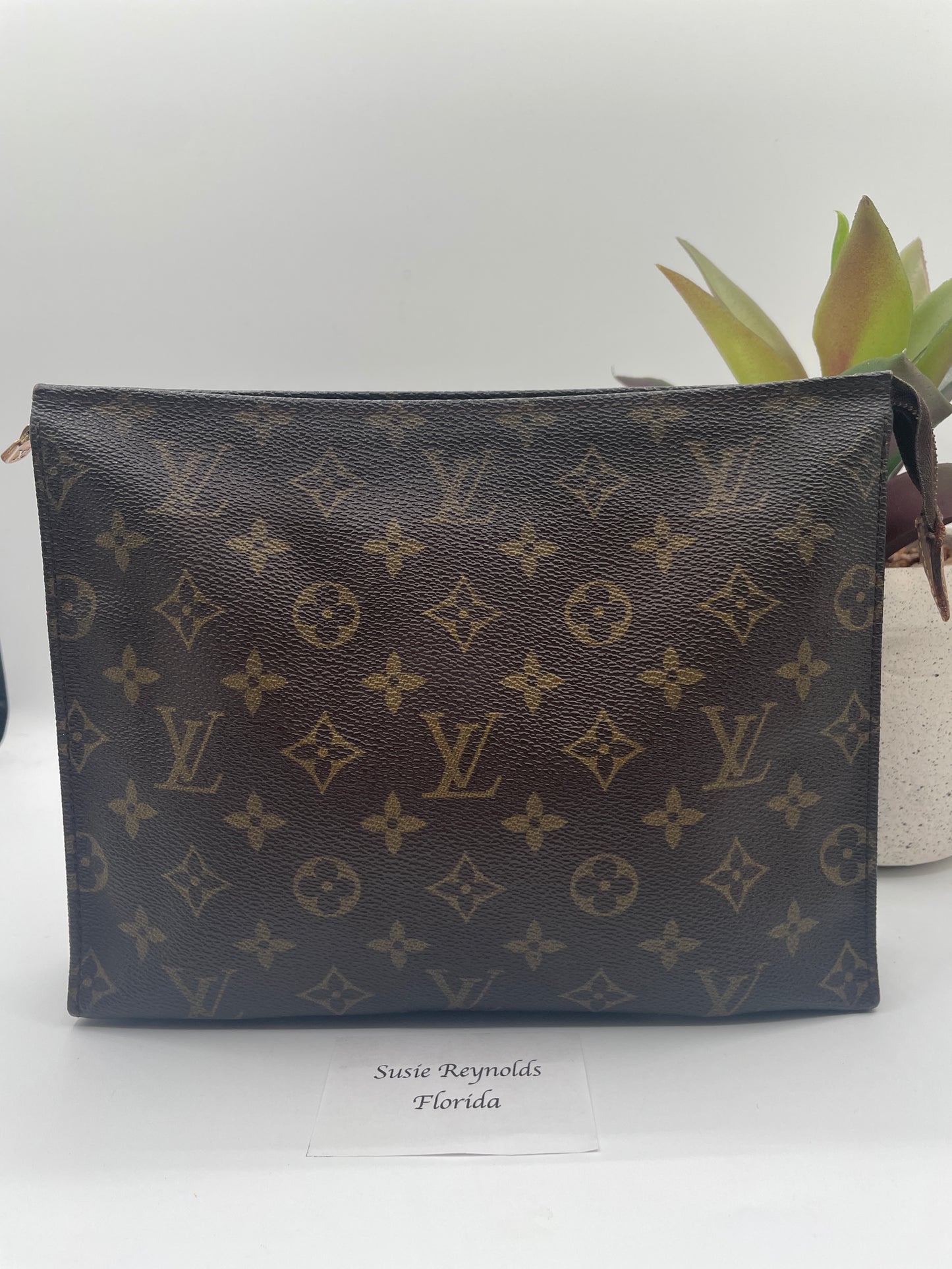 LOUIS VUITTON TOILETRY 26