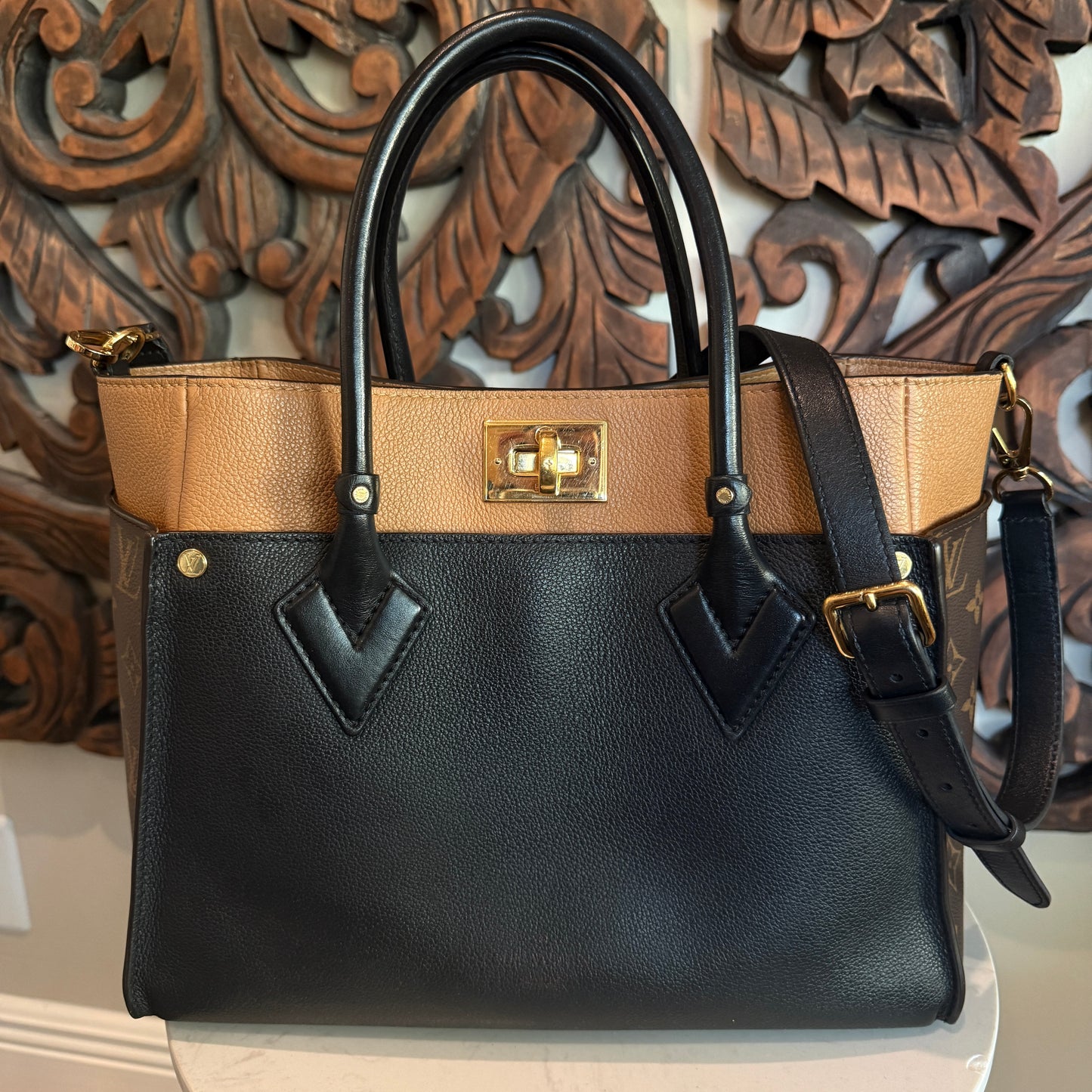 Louis Vuitton On My Side