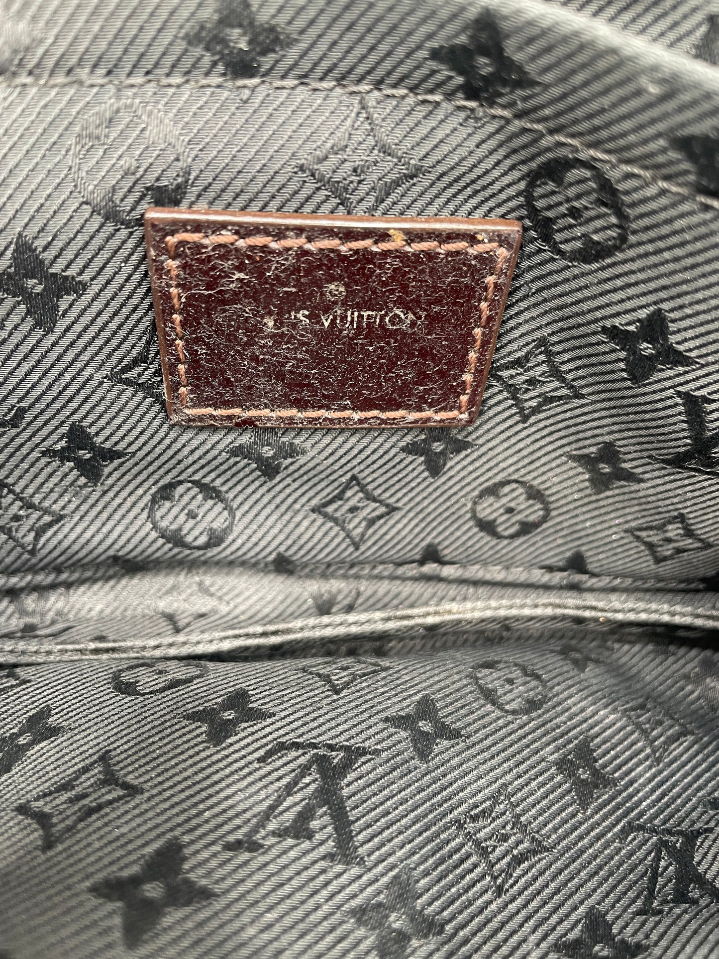 LOUIS VUITTON POCHETTE DEVI