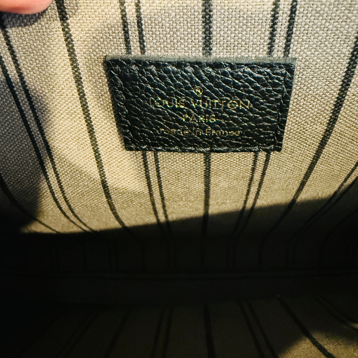 Louis Vuitton Pochette Metis Black Empreinte