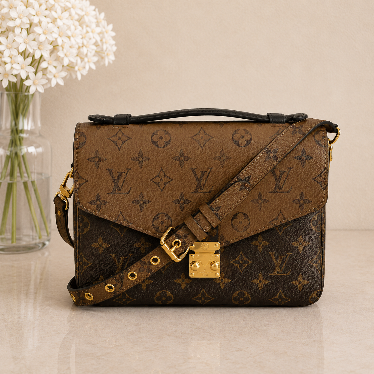 Louis Vuitton Pochette Metis Reverse