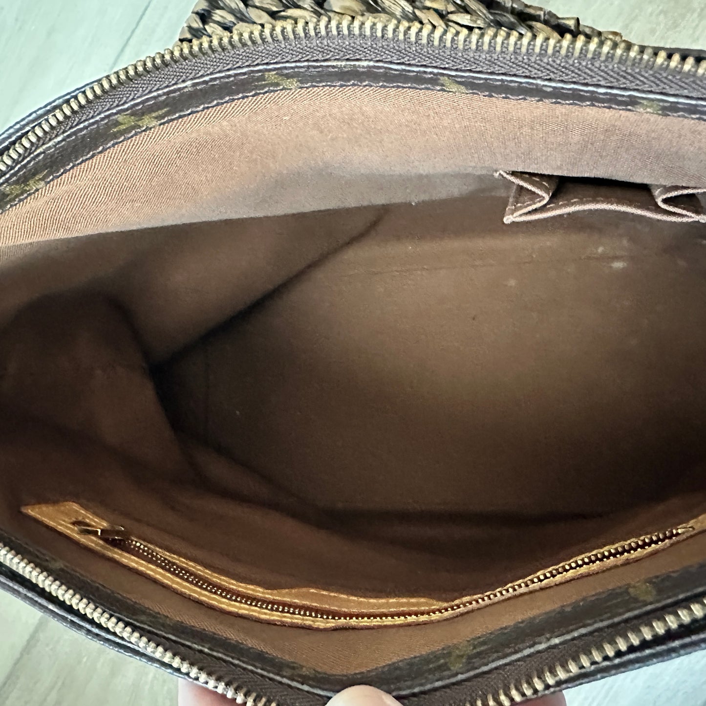 Louis Vuitton Cabas Mezzo