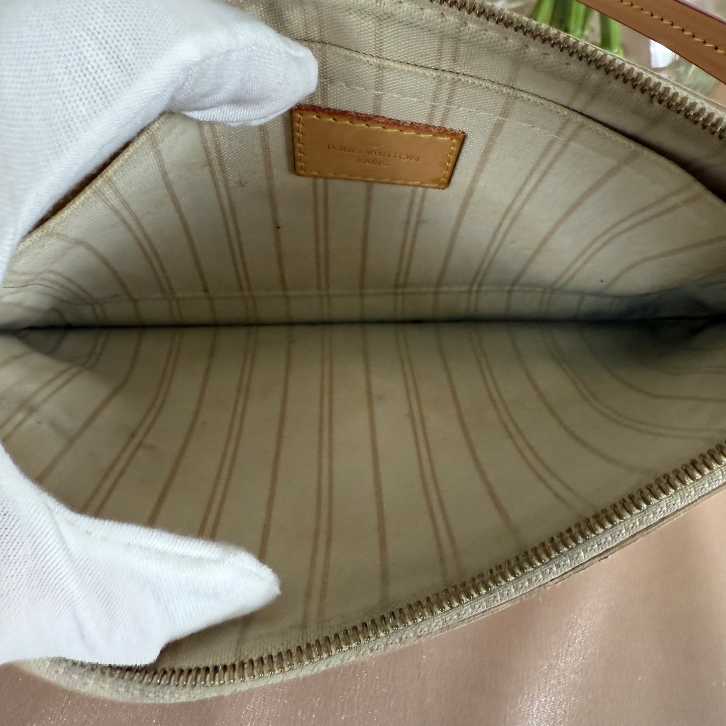 Louis Vuitton Neverfull MM Pouch