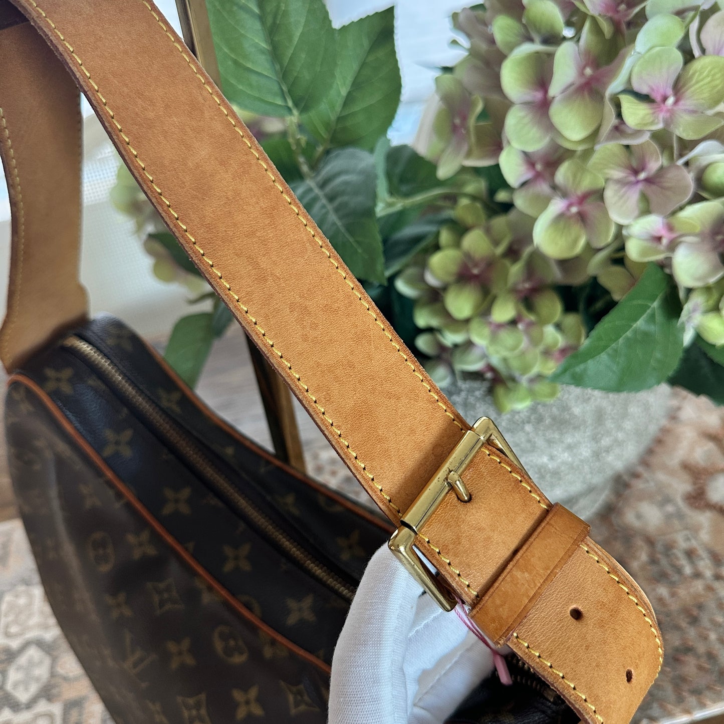 Louis Vuitton Croissant MM