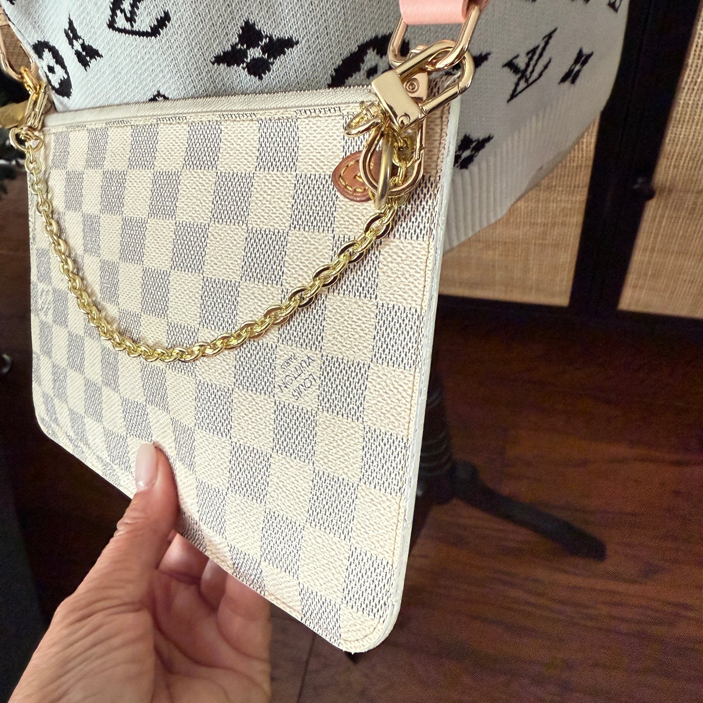 Louis Vuitton Neverfull MM Pouch