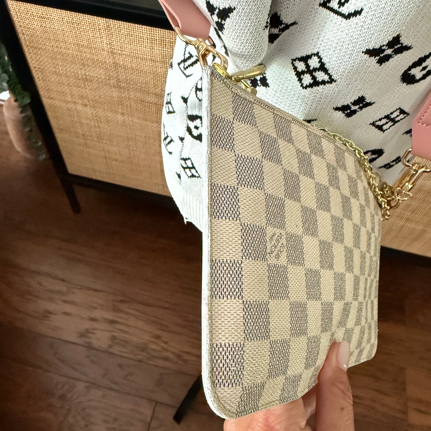 Louis Vuitton Neverfull MM Pouch