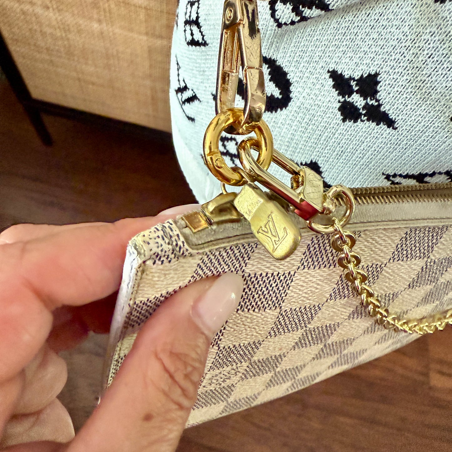 Louis Vuitton Neverfull MM Pouch