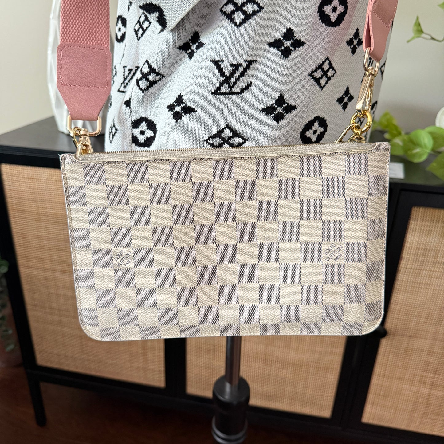 Louis Vuitton Neverfull MM Pouch