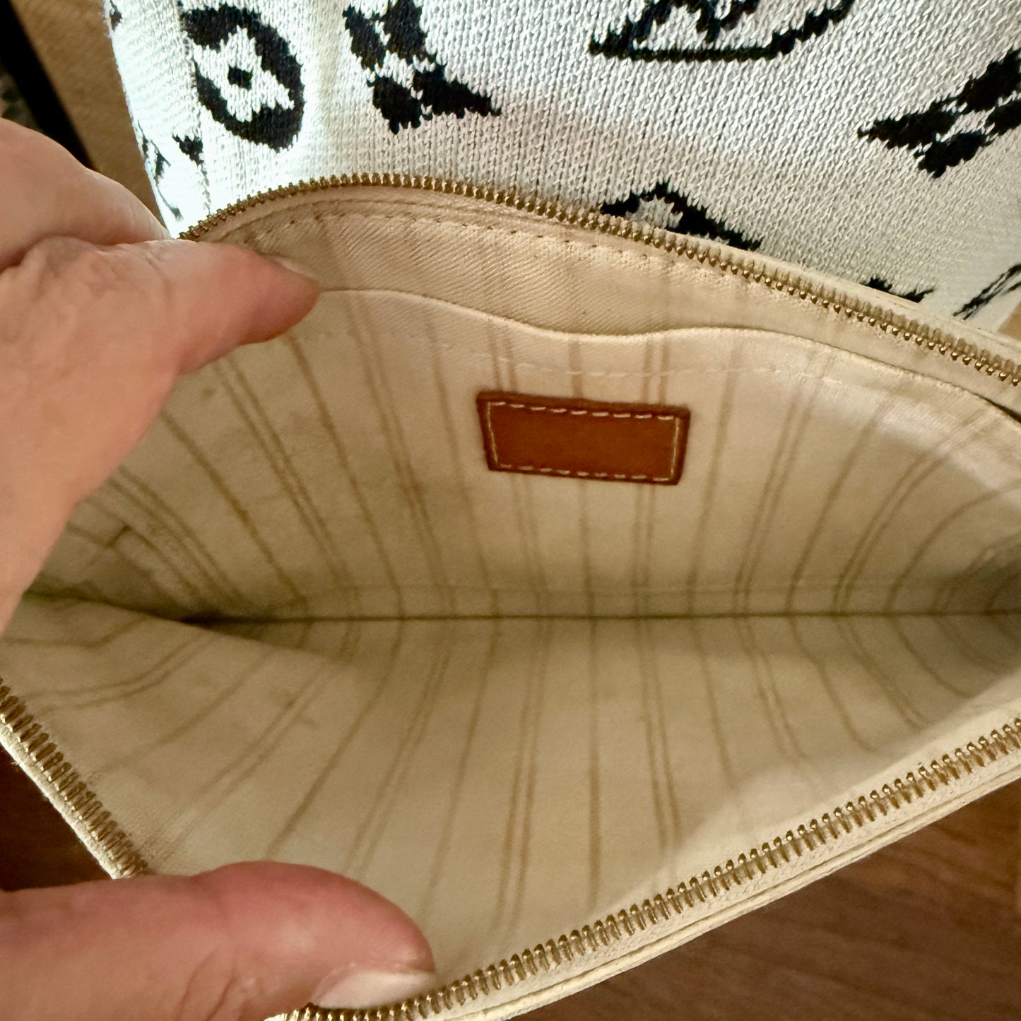 Louis Vuitton Neverfull MM Pouch