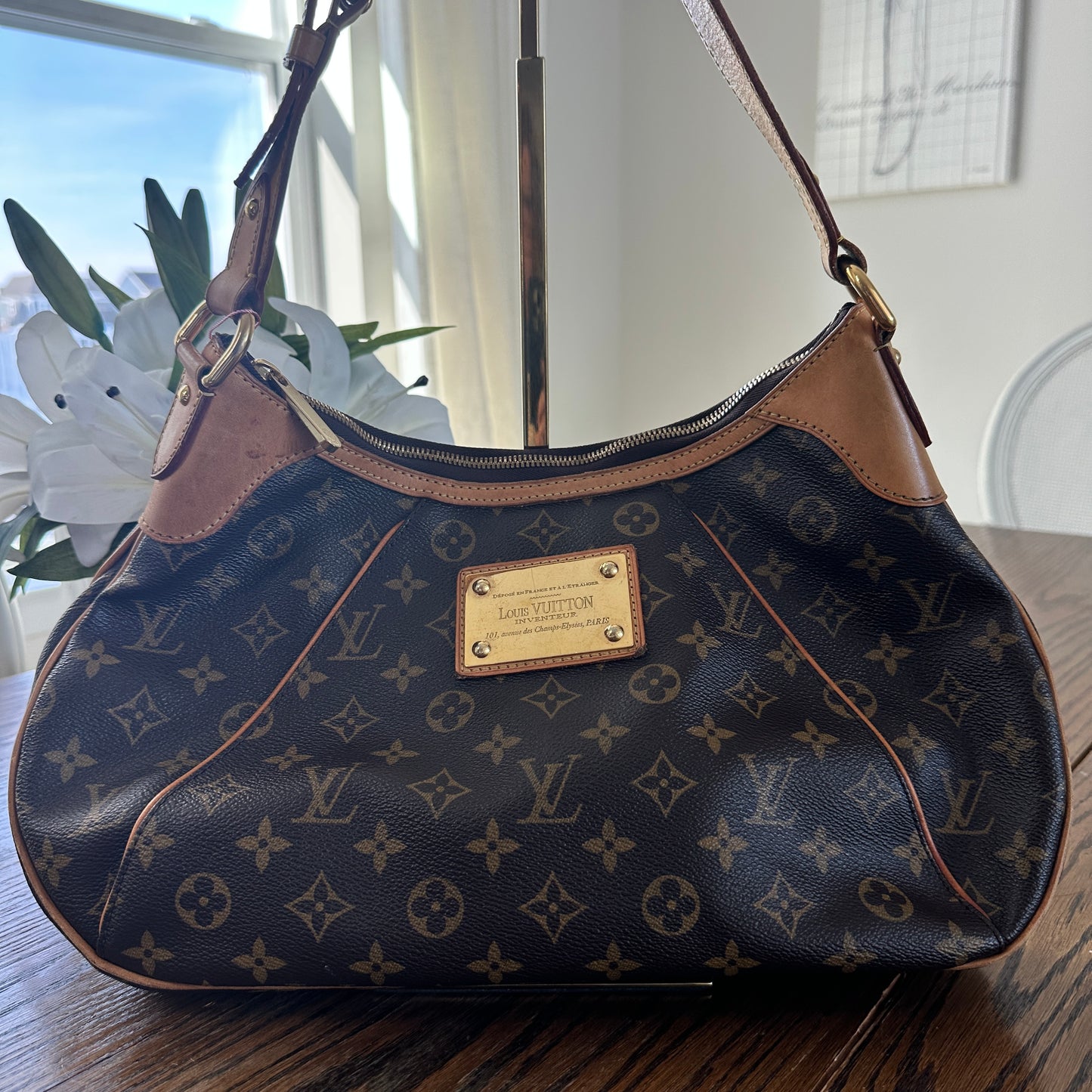 Louis Vuitton Thames PM