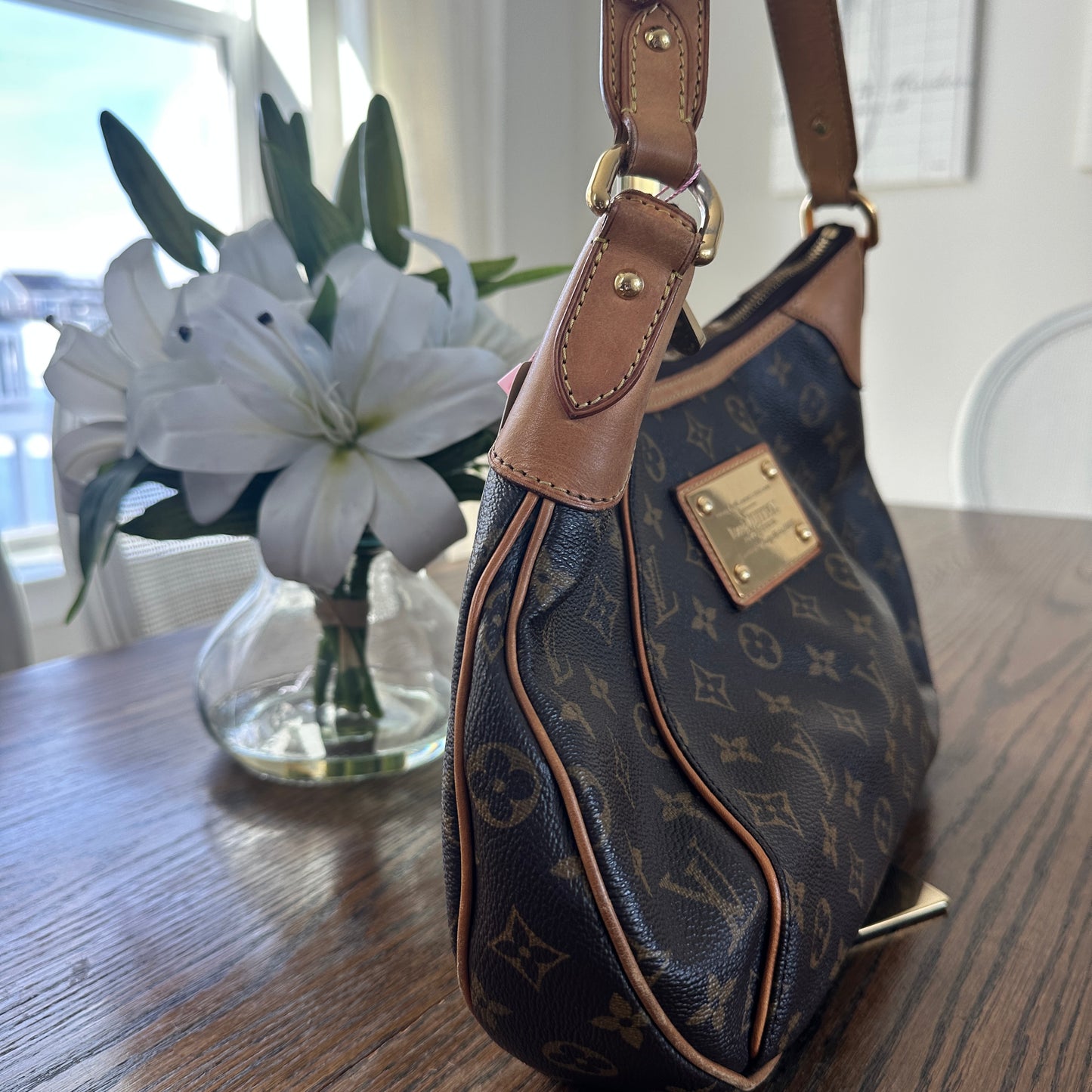 Louis Vuitton Thames PM