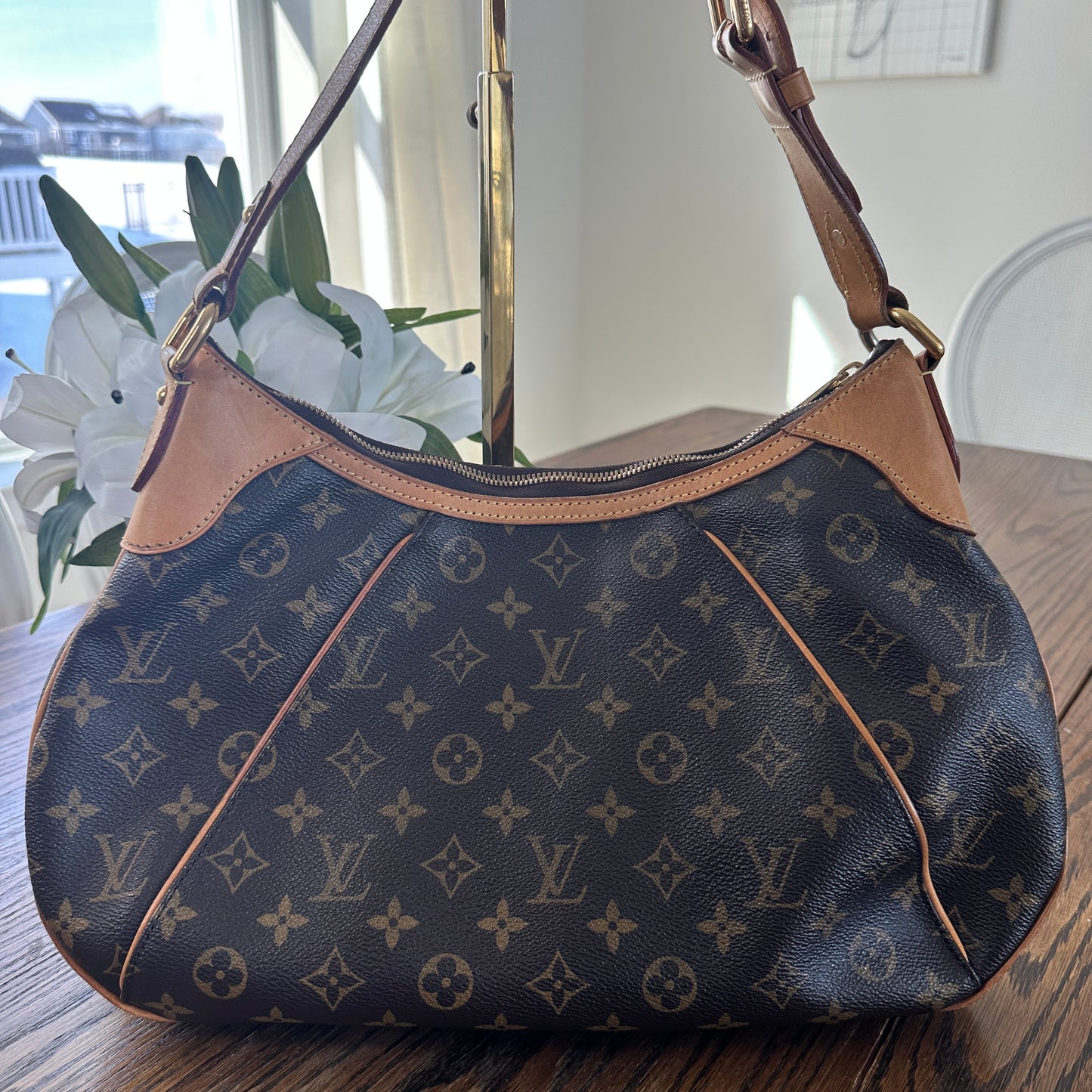 Louis Vuitton Thames PM