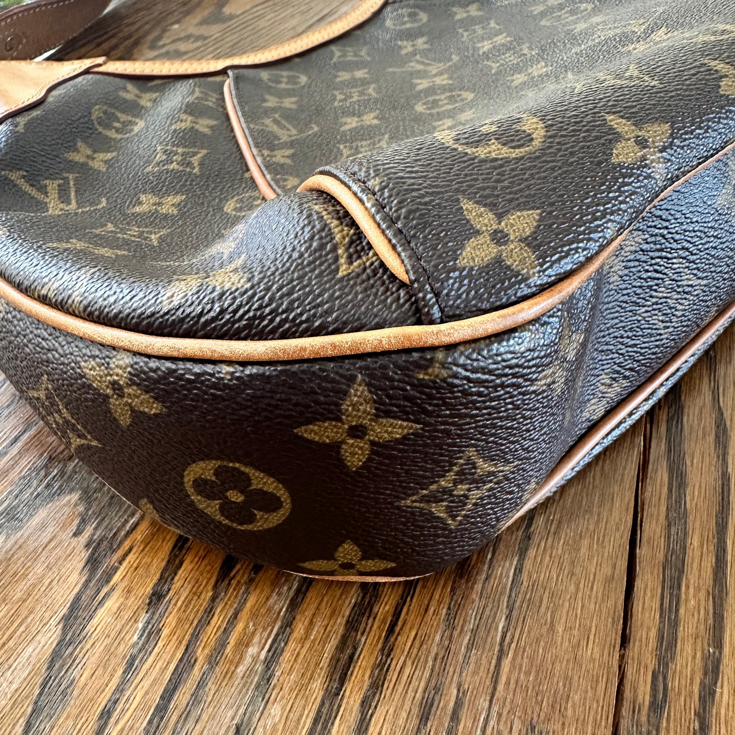 Louis Vuitton Thames PM