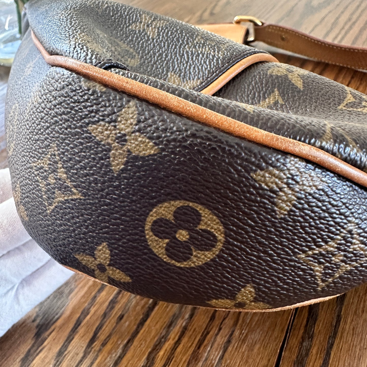 Louis Vuitton Thames PM