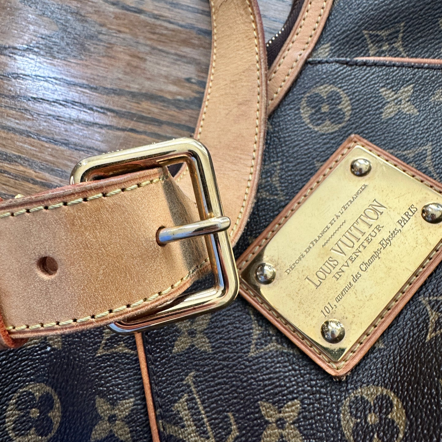Louis Vuitton Thames PM