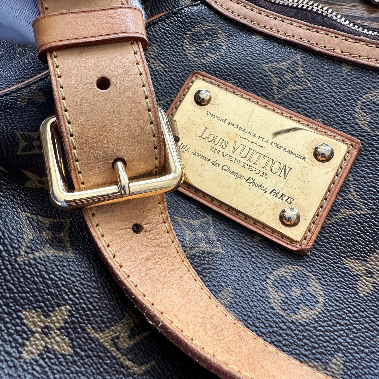Louis Vuitton Thames PM