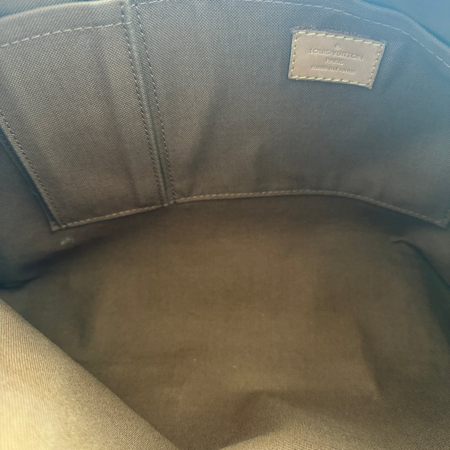 Louis Vuitton Thames PM