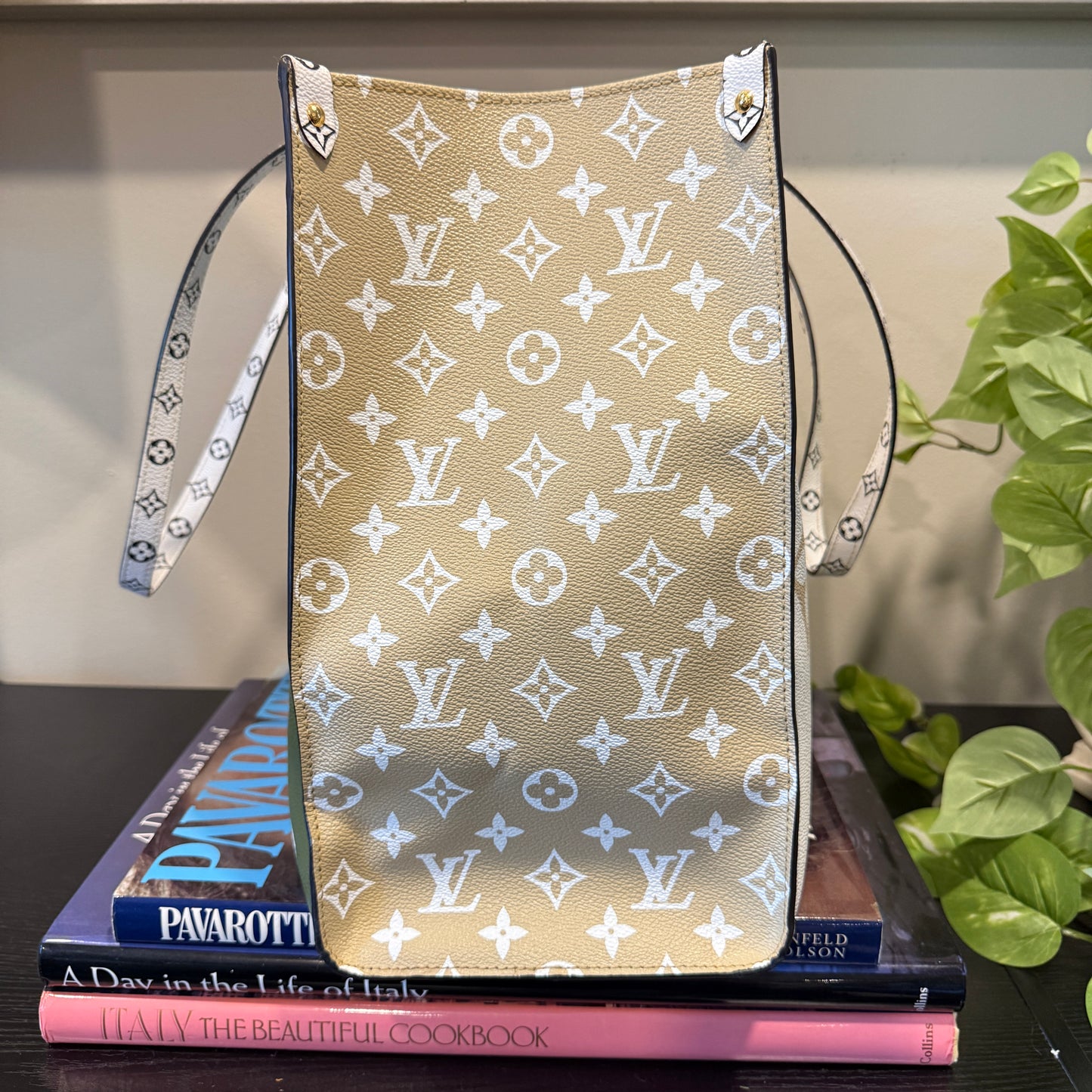 Louis Vuitton OnThe Go Limited Edition