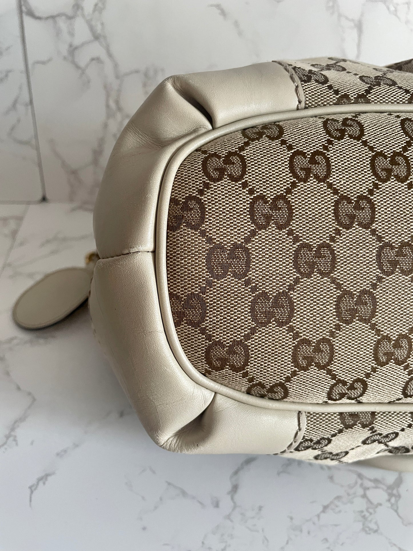 GUCCI CANVAS MEDIUM SUKEY CROSSBODY