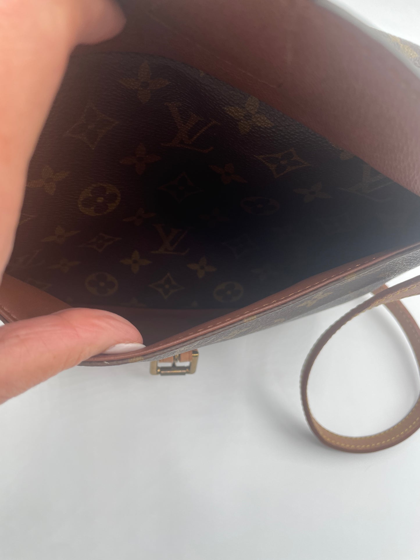 Louis Vuitton Jeune Fille