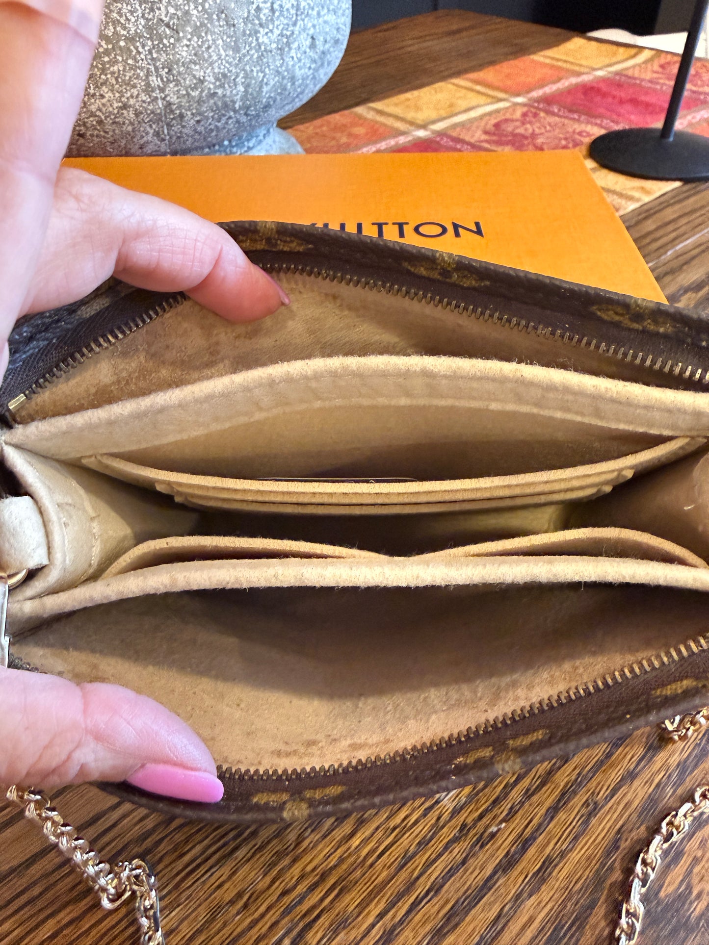 Louis Vuitton Tolietry 19