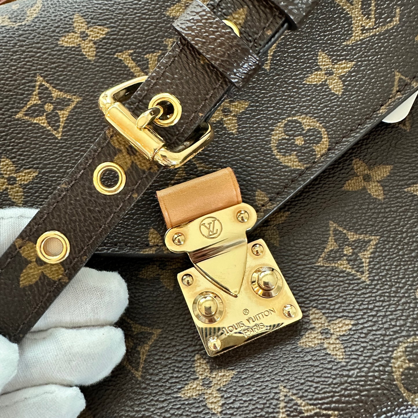 Louis Vuitton Pochette Metis