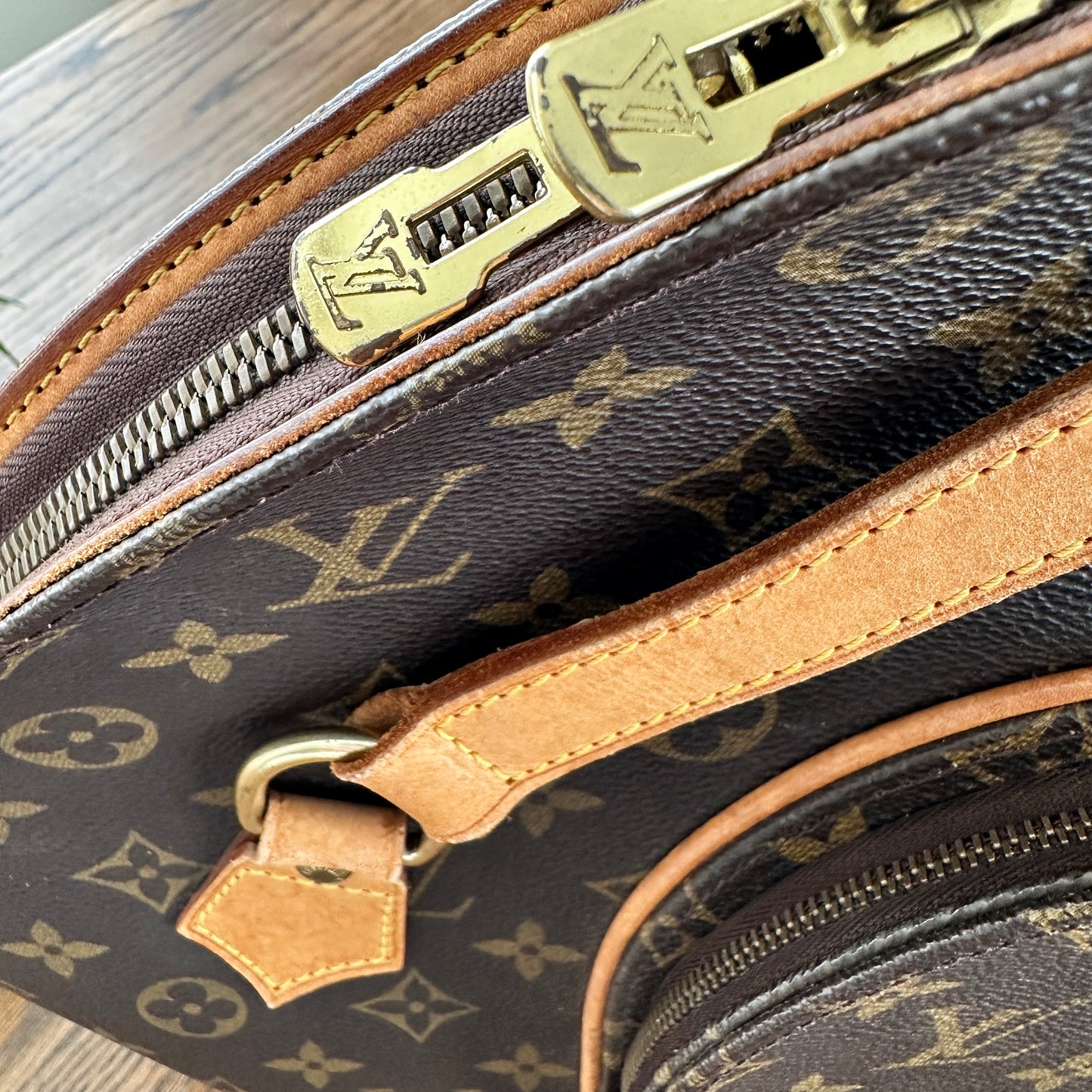 Louis Vuitton Ellipse GM