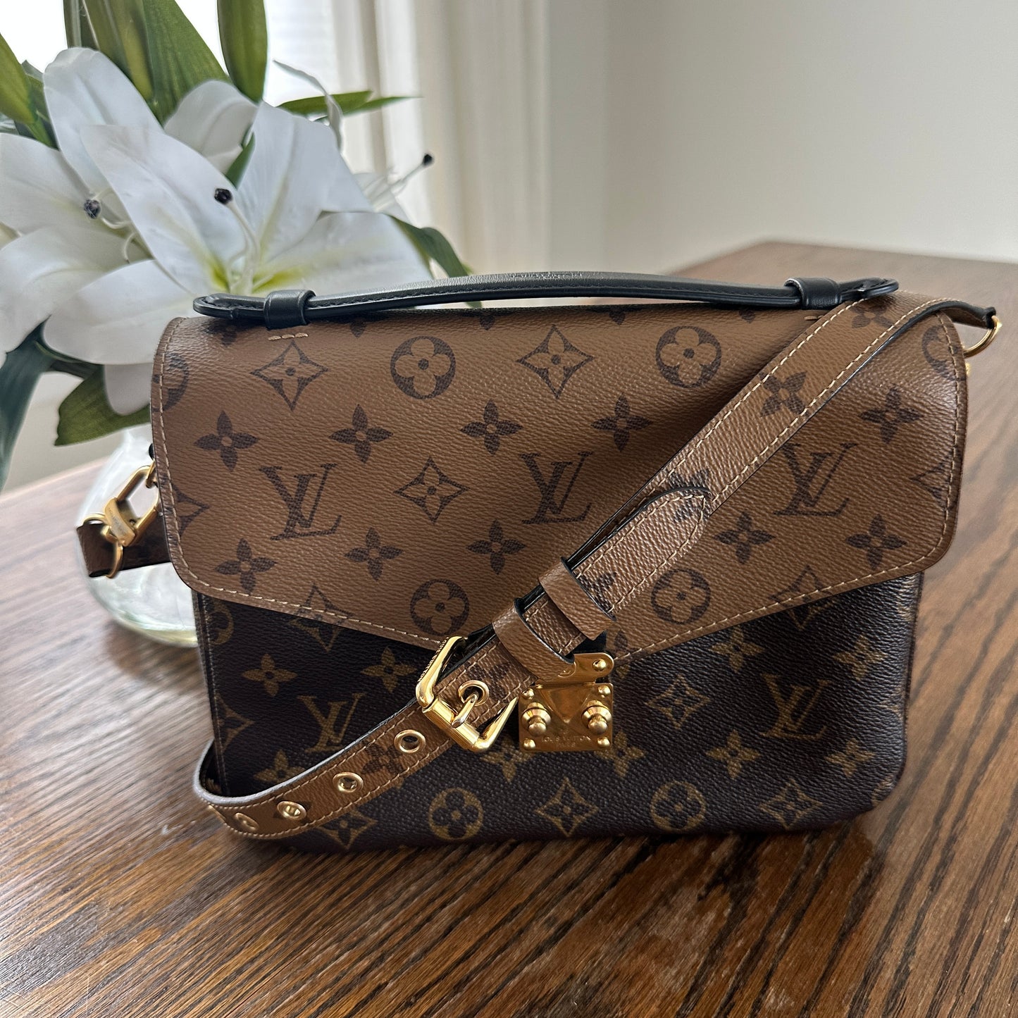 Louis Vuitton Pochette Metis Reverse