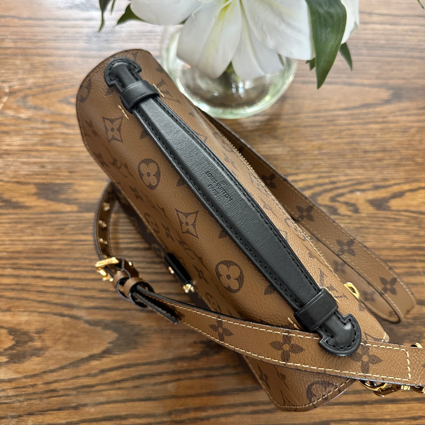 Louis Vuitton Pochette Metis Reverse