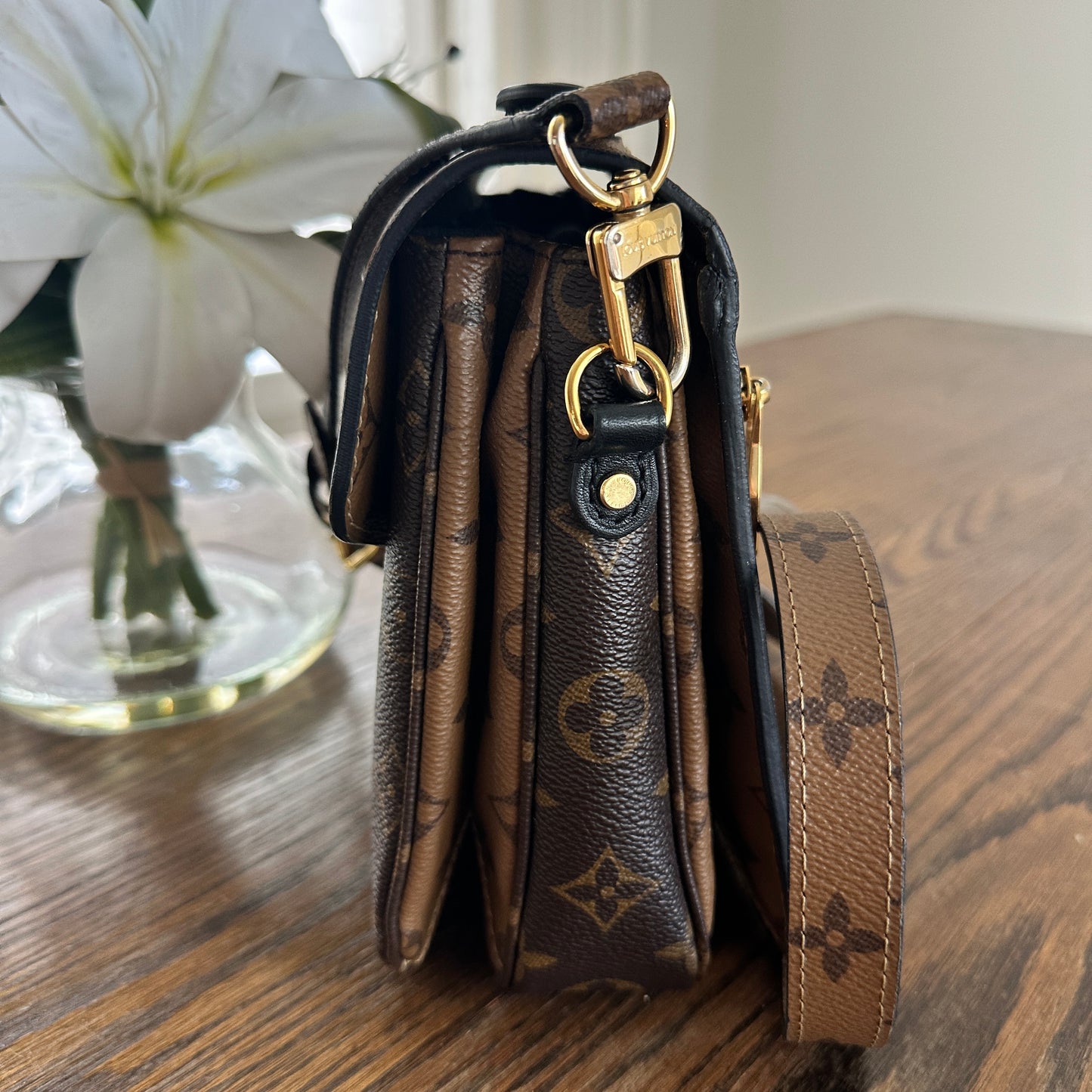 Louis Vuitton Pochette Metis Reverse