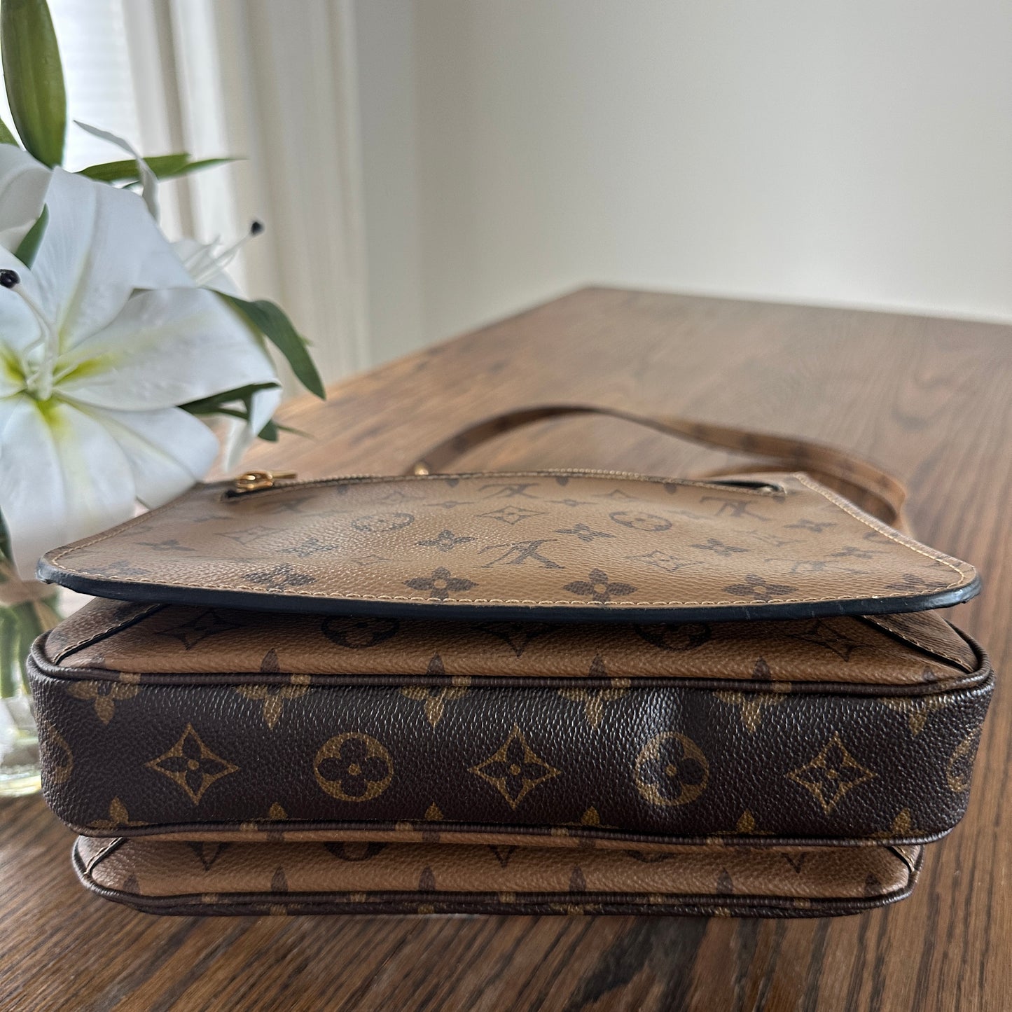 Louis Vuitton Pochette Metis Reverse
