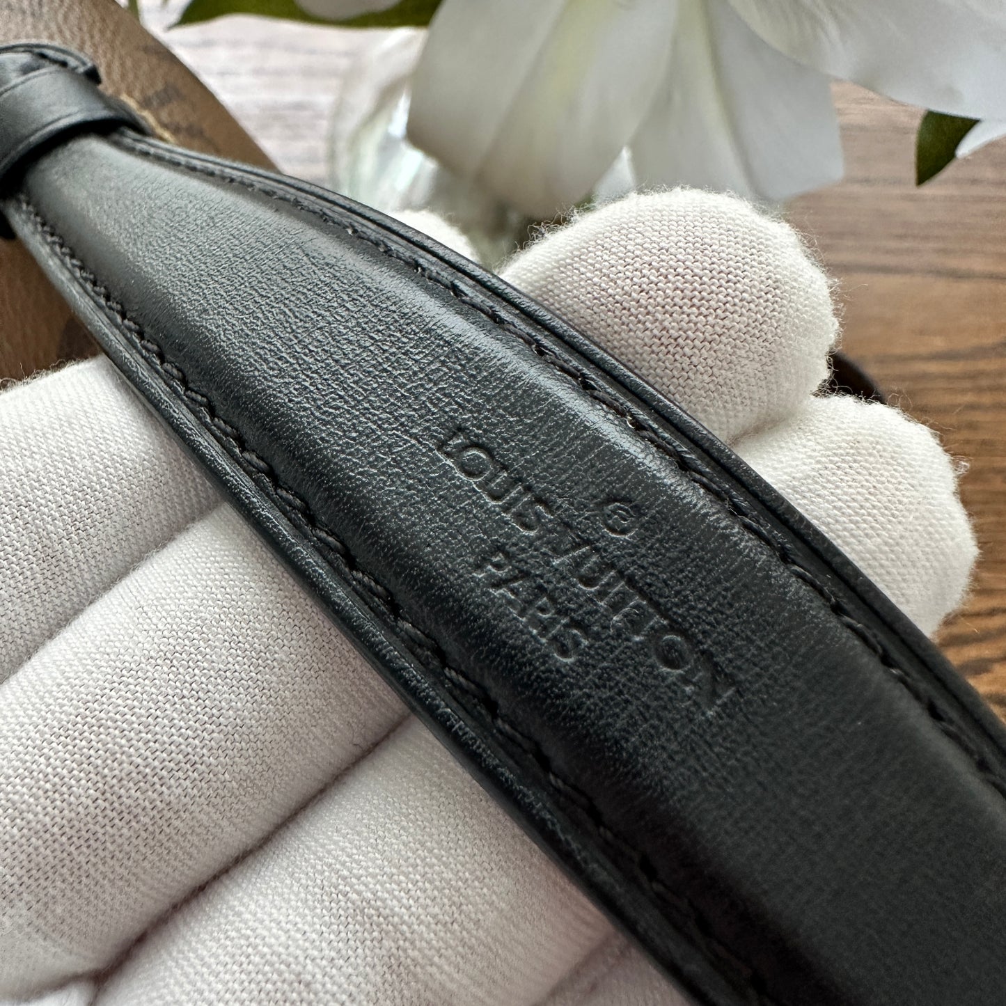 Louis Vuitton Pochette Metis Reverse