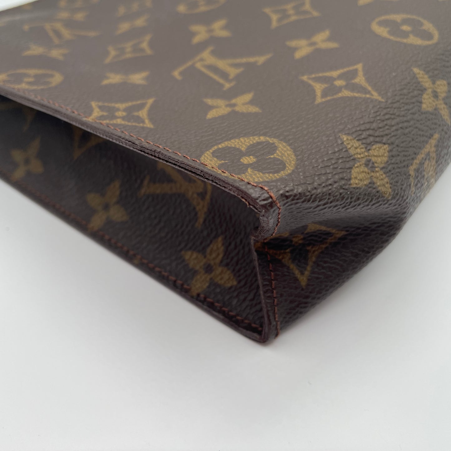 Louis Vuitton Toiletry 26