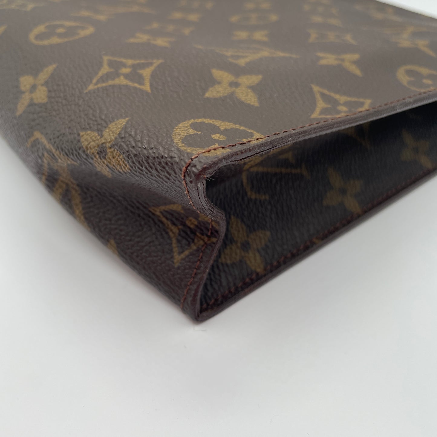 Louis Vuitton Toiletry 26