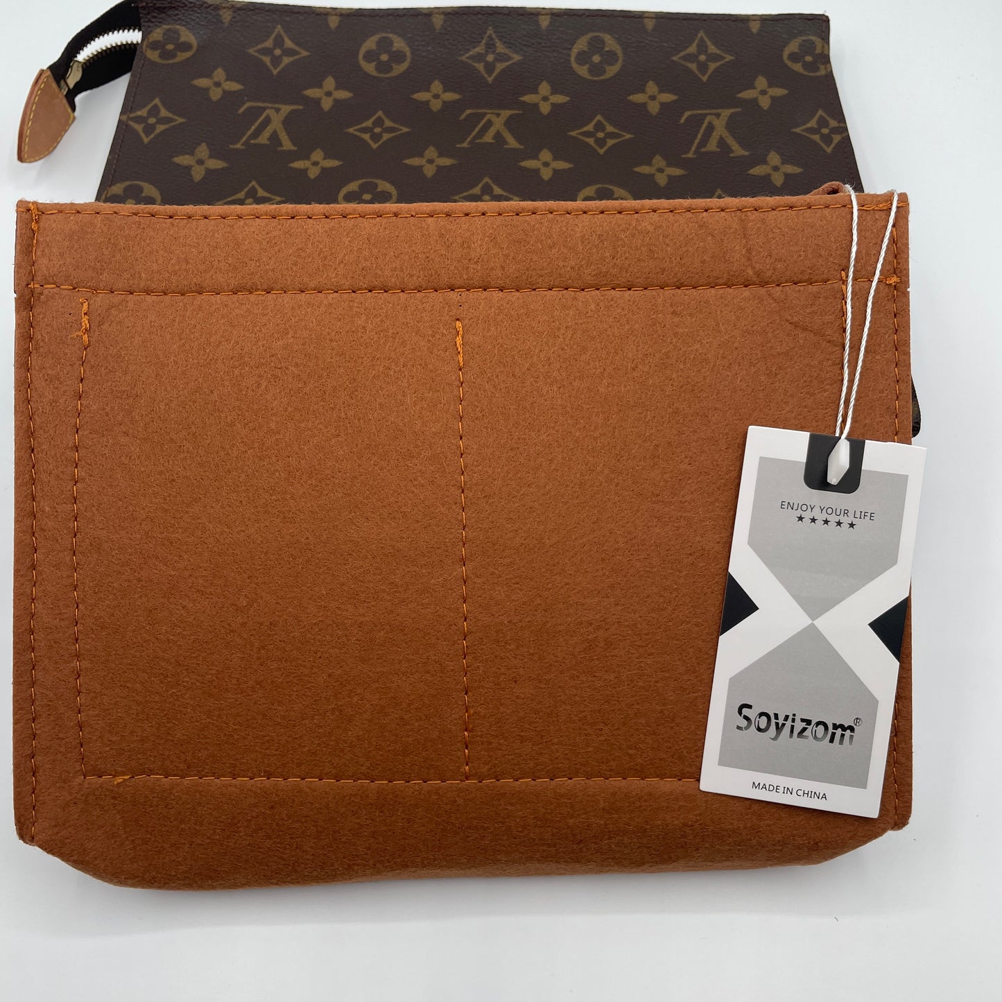 Louis Vuitton Toiletry 26