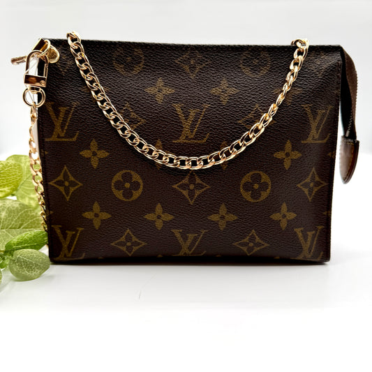 Louis Vuitton Toiletry 18