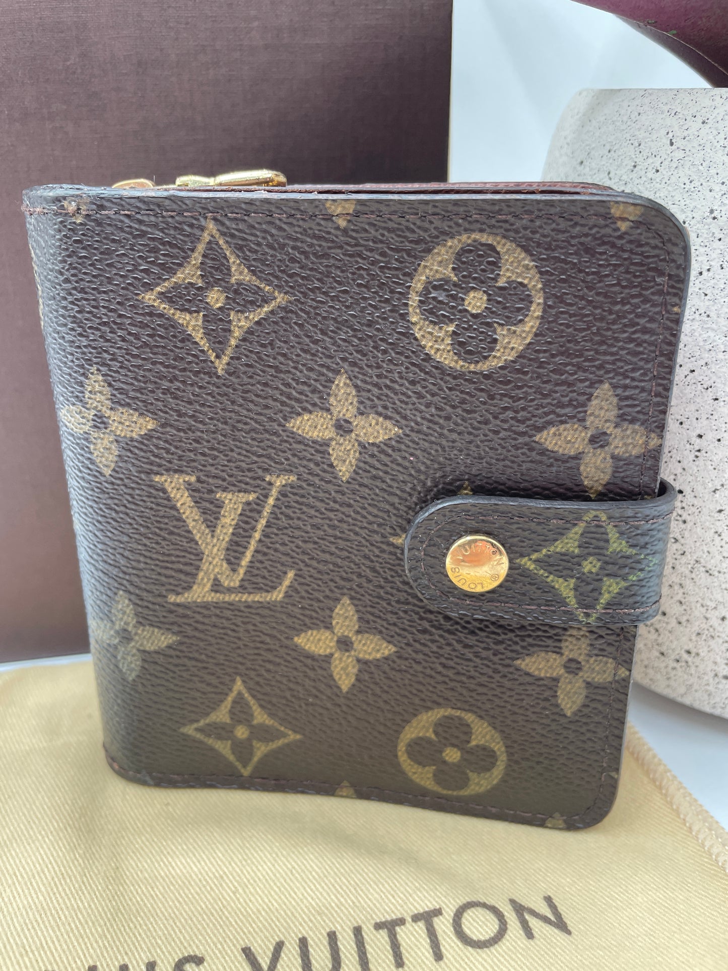 LOUIS VUITTON ZIPPE WALLET