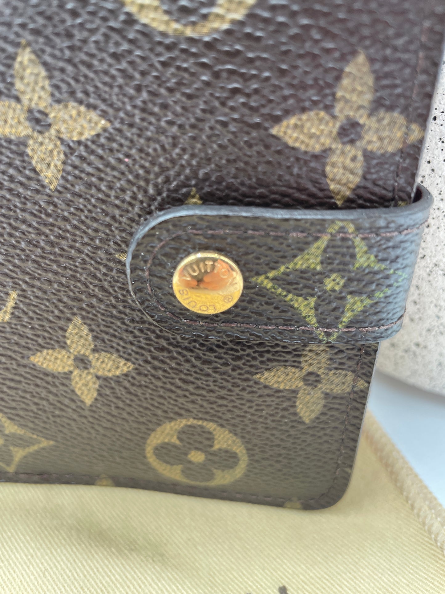 LOUIS VUITTON ZIPPE WALLET